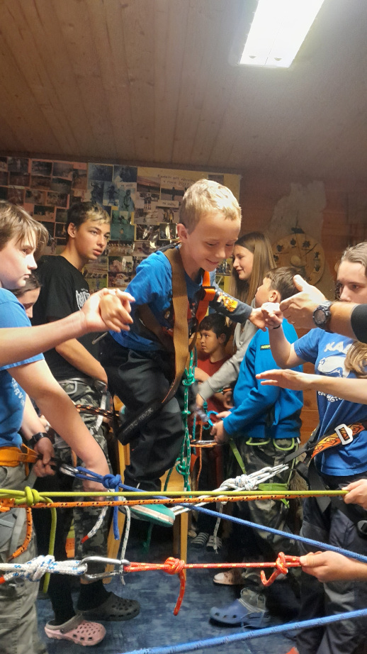 schůzky listopad 2025